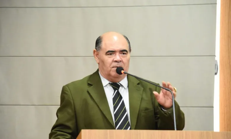 ASTRO DE OGUM EM DEFESA DOS MOTOTAXISTAS DE SÃO LUÍS, DISPARA: “PROMOTOR DE JUSTIÇA CLÁUDIO GUIMARÃES QUER SER O DONO DA CIDADE”