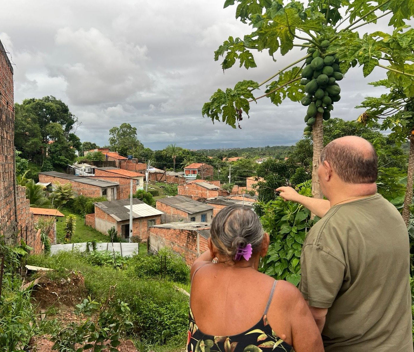 PISAR NO BARRO NÃO É PISAR NO ASFALTO: A ROTINA INTENSA DE ASTRO DE OGUM ENTRE O LEGISLATIVO E AS COMUNIDADES