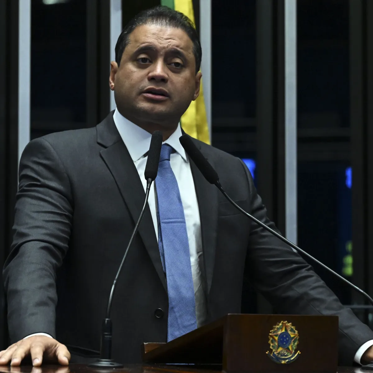 “TEM CARA E CHEIRO DE POVO”: WEVERTON ROCHA RESISTE A PRESSÕES E SEGUE FORTE NO MARANHÃO