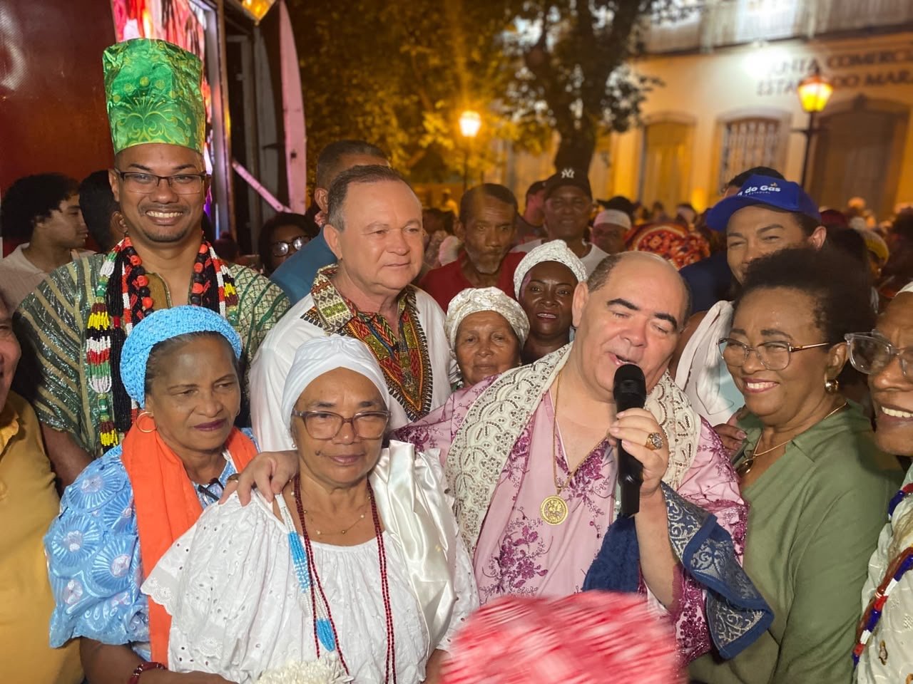 COMO SEMPRE, ASTRO DE OGUM REAFIRMA SEU AMOR POR SÃO LUÍS AO CONDUZIR A TRADICIONAL PROCISSÃO DOS ORIXÁS PELO CENTRO HISTÓRICO