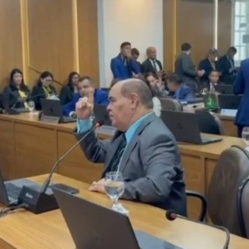 “RESPEITO É BOM E TODO MUNDO GOSTA”: ASTRO DE OGUM COBRA PRESENÇA DA SECRETÁRIA DE SAÚDE E ALERTA PARA VIOLAÇÃO DA LEI DE RESPONSABILIDADE FISCAL