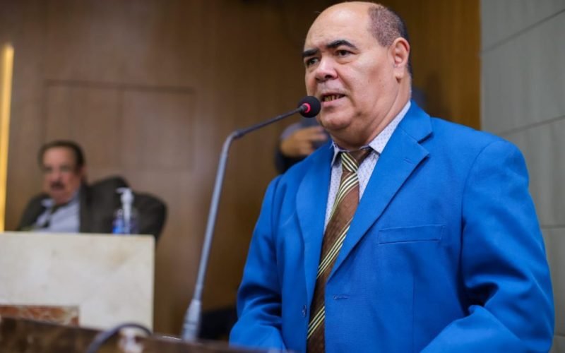 ASTRO DE OGUM: O VEREADOR QUE ROMPE AS DIVISAS E ABRAÇA AS COMUNIDADES DA GRANDE ILHA