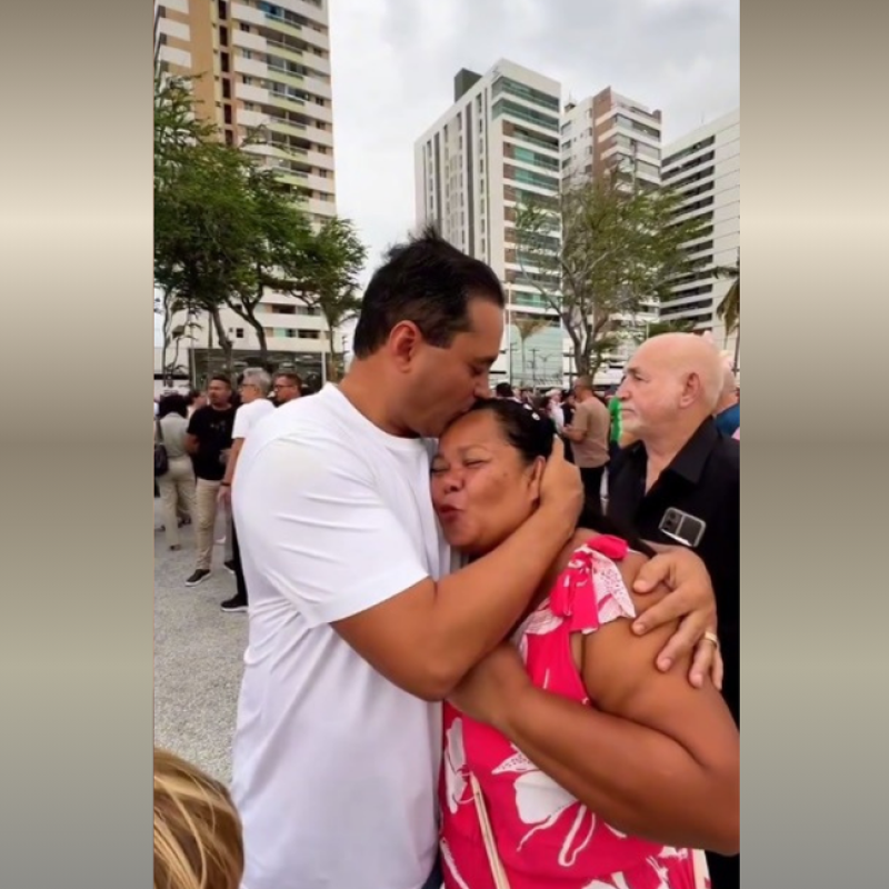 COM DISCURSO DE SOBRA POR INVESTIR EM GRANDES OBRAS, WEVERTON ROCHA É SEMPRE À VONTADE CONVERSANDO COM POPULARES