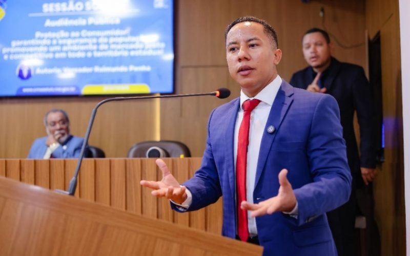 RAIMUNDO PENHA COBRA REFORMA DE QUADRA NO PARQUE DOS SABIÁS E REFORÇA COMPROMISSO COM O ESPORTE COMUNITÁRIO