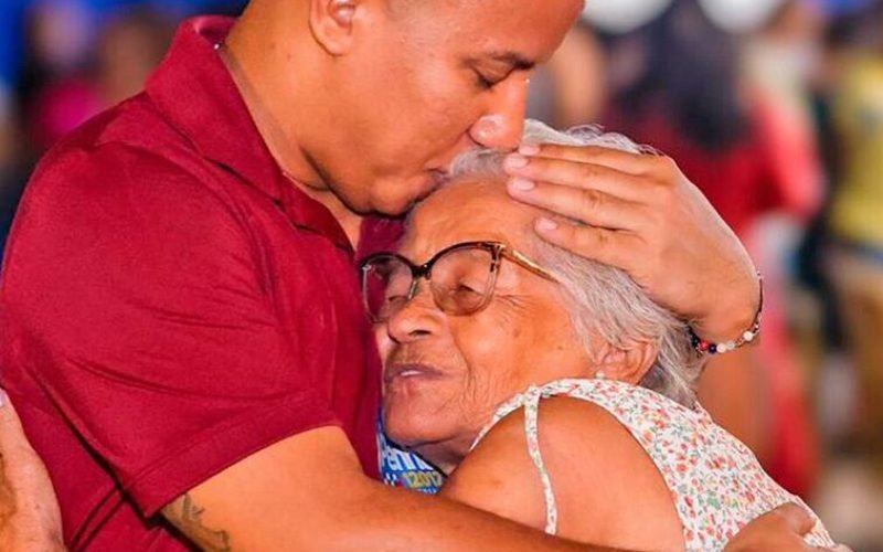 VOCÊ JÁ OUVIU FALAR NO “VEREADOR DOMÉSTICO”? CONHEÇA RAIMUNDO PENHA, O POLÍTICO QUE VIVE O DIA A DIA DAS COMUNIDADES