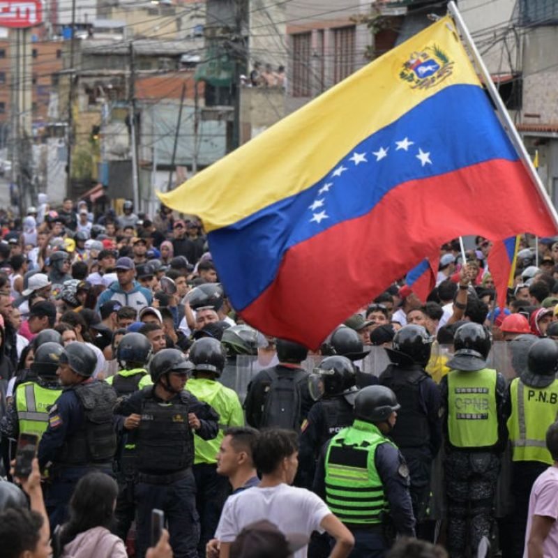 EDITORIAL | VENEZUELA APÓS MADURO: ENTRE A RUPTURA DO AUTORITARISMO, A ESPERANÇA POPULAR E OS DESAFIOS DA TRANSIÇÃO